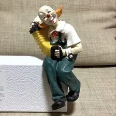 道化師のフィギュア アコーディオン付き