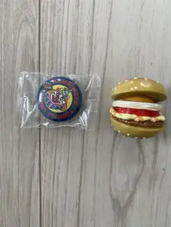 未使用品　ラッキーピエロ　ハンバーガーマグネット&バッジ