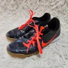 NIKE サッカーフットサルシューズ 555483-010 オレンジ - メルカリ