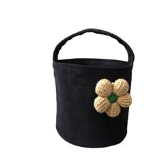スエード調 黒のバケツバッグ 編み花モチーフブローチピン付き
