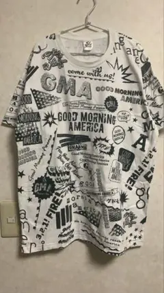 グドモ　総柄Tシャツ