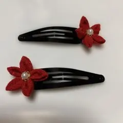 ハンドメイド作品　赤い花モチーフ ヘアピン 2個セット