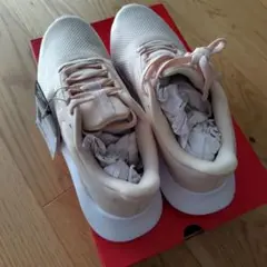 Reebok ベージュ スニーカー