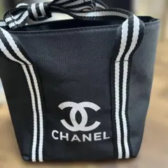 シャネルのトートバッグのサムネイル