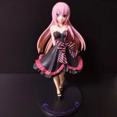 巡音ルカ　フィギュア 黒赤ドレス