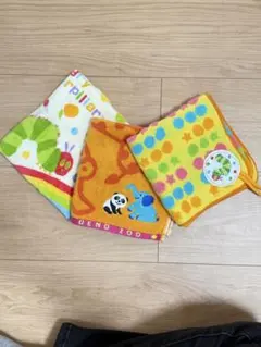 はらぺこあおむし　ハンドタオル