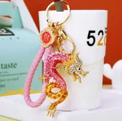 キーホルダー　バッグチャーム　龍　キーリング　お守り　ピンク　きらきら