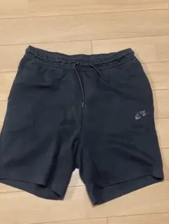 NIKE テックフリース ハーフパンツ ブラック - メルカリ