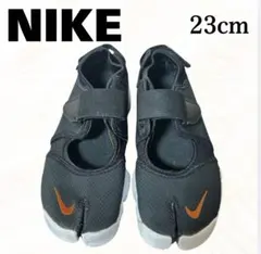 美品⭐︎NIKE AIR RIFT 黒　オレンジ 23cm レディース　キッズのサムネイル