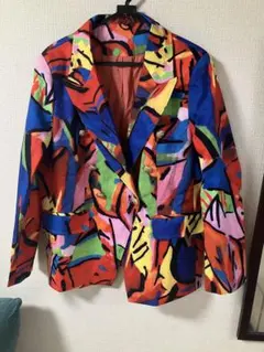 カラフルなテーラードジャケット