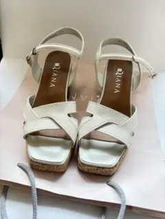 DIANA サンダル　ホワイト