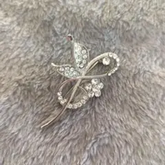 シルバークリスタル花モチーフブローチ