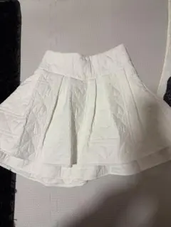 ホワイト キルティング フレアスカート