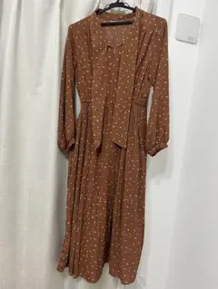 ブラウン 花柄 ワンピース 長袖