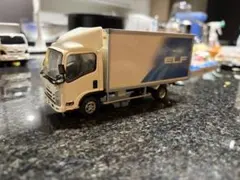 ISUZU ELF ミニカー ホワイト/ブルーのサムネイル