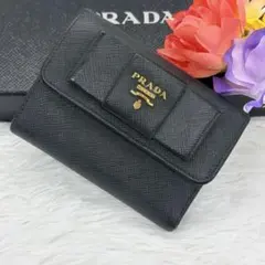 ✨未使用級　付属品完備✨プラダ　三つ折り　サフィアーノ　ブラック　レザー プラダ(PRADA) サフィアーノ(SAFFIANO) 三つ折り財布 | 通販・人気