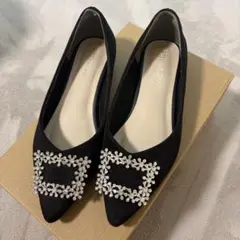 R&E ビジュー装飾付きブラックフラットシューズ　sサイズ