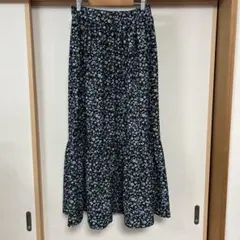green parks ブラック　花柄ロングスカート Fサイズのサムネイル