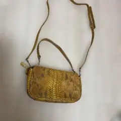 美品COCCO FIORE パイソン型押しショルダーバッグ