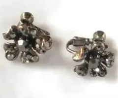 未使用 デッドストックシルバーメタル×ブラックラインストーンのフラワーイヤリング