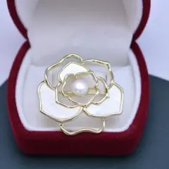 再入荷♡　ホワイト　ゴールド　花　ブローチ　コサージュ　フォーマル　高級感