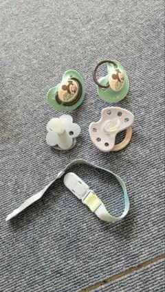 おしゃぶり 4点 ＆ おしゃぶりホルダー セット