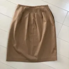 ベージュ タイトスカート ひざ丈プリーツのサムネイル