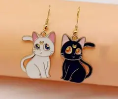 ⑤白猫と黒猫のペアピアス ルナ アルテミス