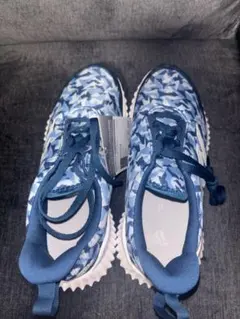 adidas アディダス スニーカー　23.5
