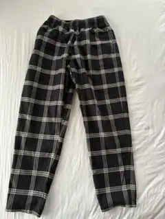 GU 黒と白のチェック柄 ロングパンツ