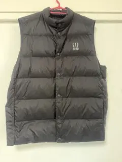 GAP ブラックダウンベスト
