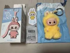 ポップマート　ラブブ　ぬいぐるみペンダント　イニシャル　P