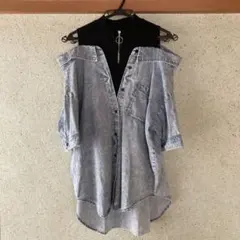 FUN ショルダーカットトップス Mサイズのサムネイル