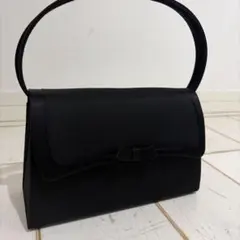 【極美品】ブラック ハンドバッグ／フォーマル対応・上品ミニバッグ