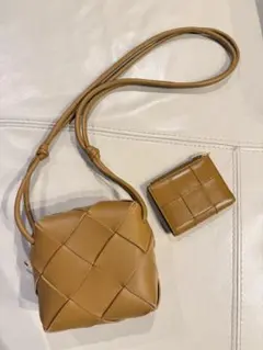 BOTTEGA VENETA イントレチャート ショルダーバッグ　折りたたみ財布のサムネイル