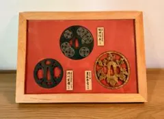1964【安親 YASUCHIKA】土屋安親 刀装具 鍔 英文併記 宮崎富次郎 1964【安親 YASUCHIKA】土屋安親 刀装具 鍔 英文併記 宮崎富次郎
