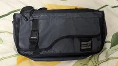 NOMADIC メッセンジャーバッグ グレーのサムネイル