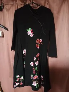 本物のチャイナ服　豪華絢爛フラワー刺繍入り長袖ワンピース 中国製　冬用
