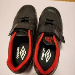 umbro サッカーシューズ ブラック/レッド19サイズ