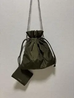 オリーブ色 巾着型　キルト　ショルダーバッグ