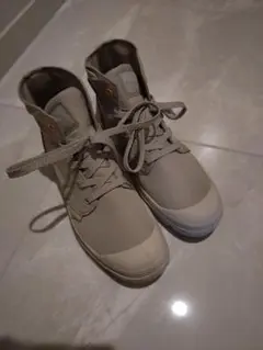 PALLADIUM ベージュ ハイカットスニーカー