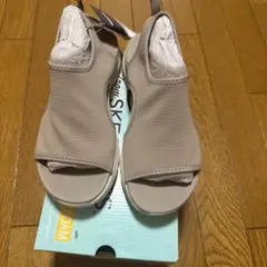SKECHERS ヨガフォーム サンダル 25 ベージュ　未使用品のサムネイル