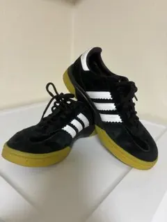 adidas スニーカー