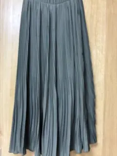 グレー プリーツスカート