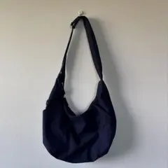 GU ナイロン コクーン　ショルダーバッグ ネイビ　UNIQLO