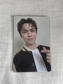 SEVENTEENバーノントレカ CARAT LAND