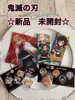 鬼滅の刃　善逸キーホルダー缶バッジ　未開封　おまけ付き
