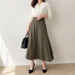 オンワード樫山 ロングフレアスカート カーキ 38 M サイドボタンのサムネイル