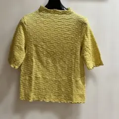 イエロー 花柄 エンボス加工 半袖トップスのサムネイル