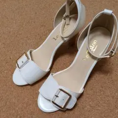 【新品】ルタロン　バックル　サンダル 　白　ホワイト　ストラップ